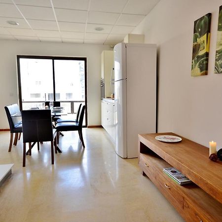 Апартаменты Large St Julians Central 2 Сент Джулианс Экстерьер фото