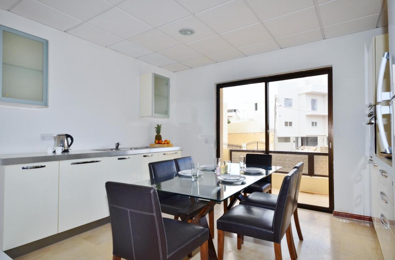 Апартаменты Large St Julians Central 2 Сент Джулианс Экстерьер фото