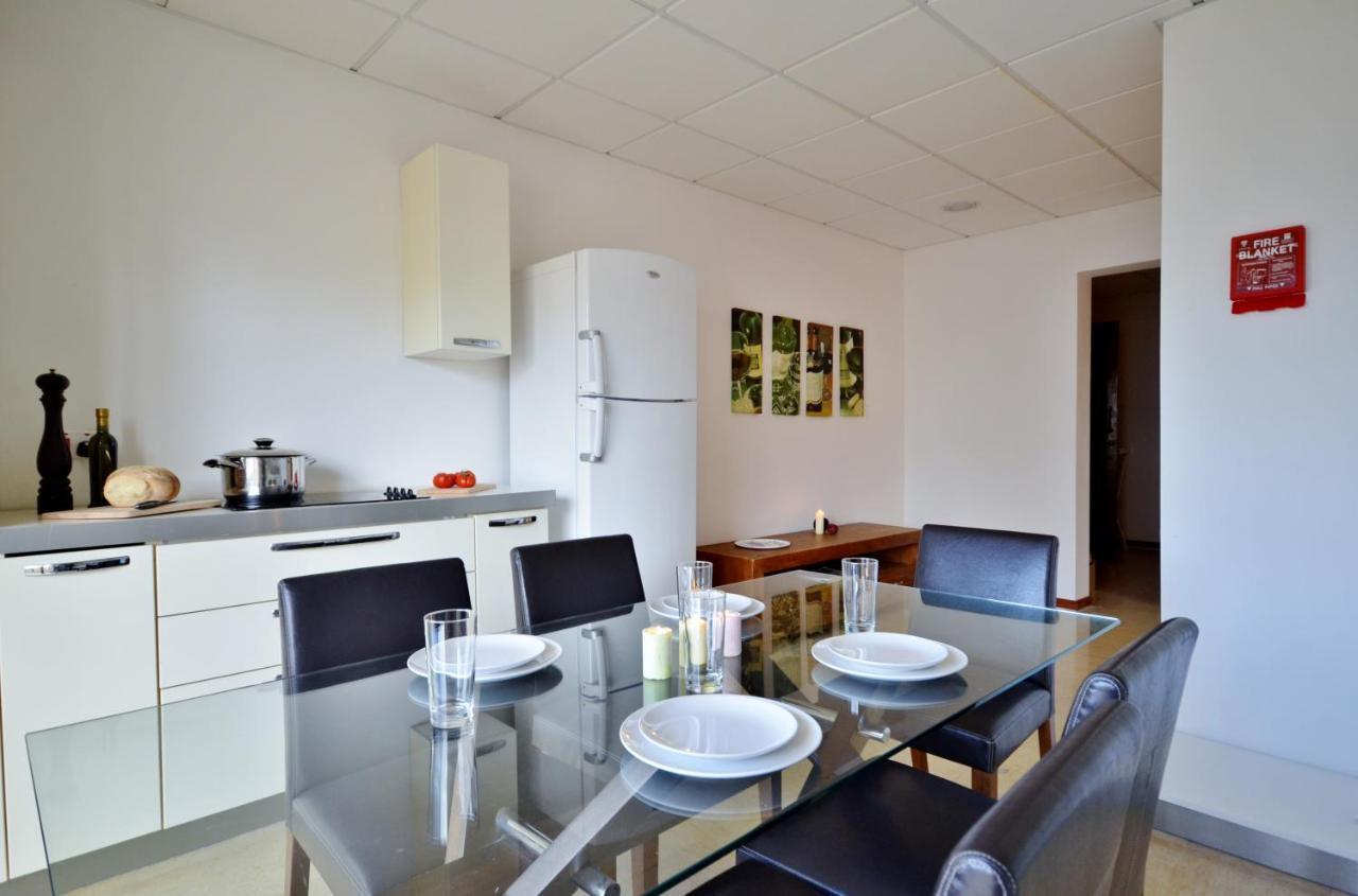 Апартаменты Large St Julians Central 2 Сент Джулианс Экстерьер фото